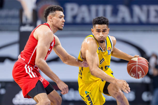 了聚光灯下 了聚光灯下